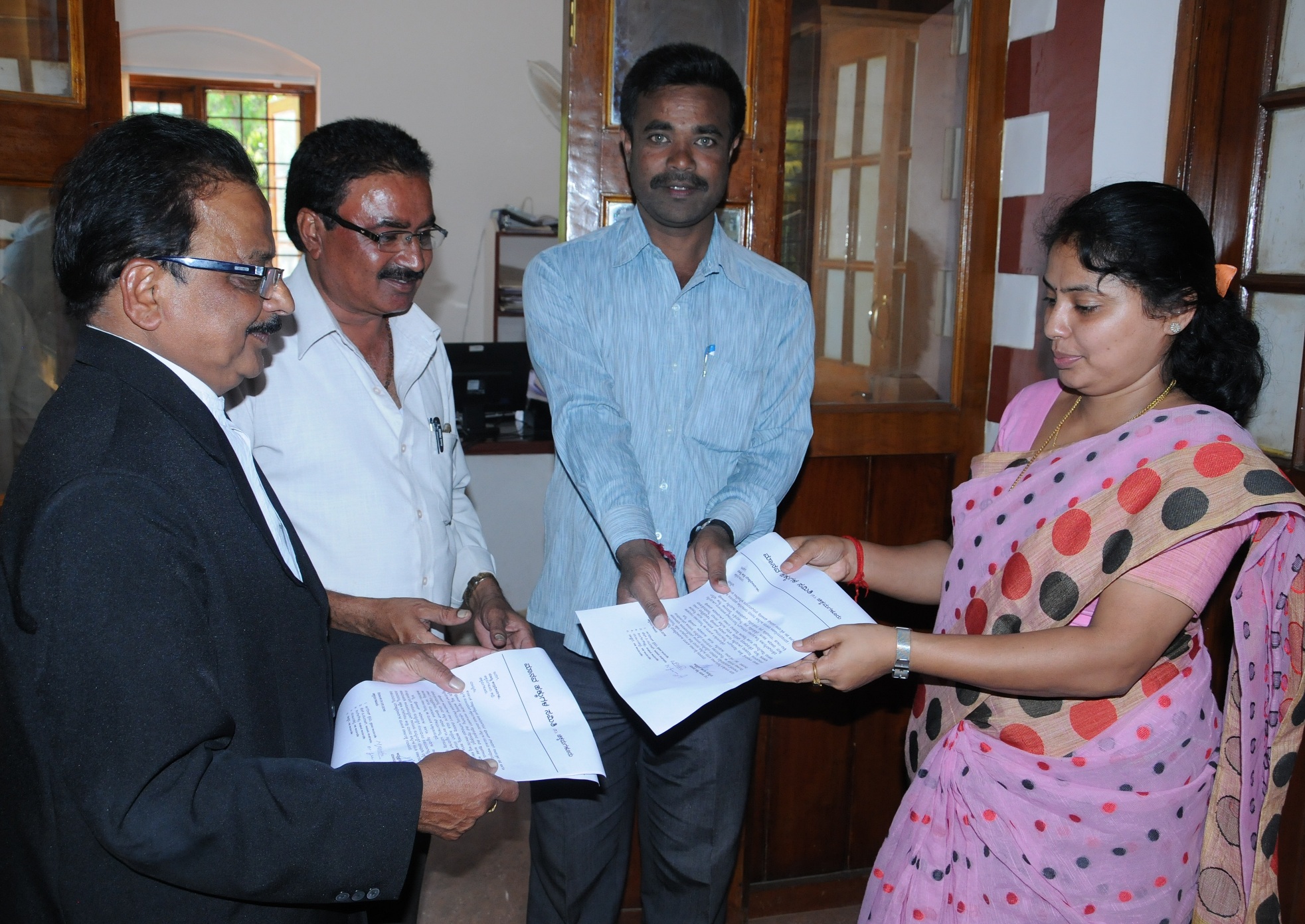 ಸರಕಾರದ ಧೋರಣೆ ಖಂಡಿಸಿ ಮನವಿ